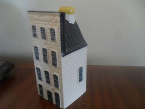 (AL1)  A VINTAGE KLM BOLS DELFT  CERAMIC HOUSE - NO. 27 - SEALED - NO CHIPS NO CRACKS