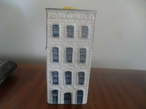 (AL1)  A VINTAGE KLM BOLS DELFT  CERAMIC HOUSE - NO. 27 - SEALED - NO CHIPS NO CRACKS