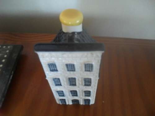 (AL1)  A VINTAGE KLM BOLS DELFT  CERAMIC HOUSE - NO. 27 - SEALED - NO CHIPS NO CRACKS