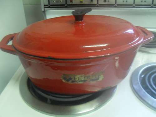 VINTAGE OVAL EETRITE ENAMELLED CAST IRON - DUTCH OVEN / CASSEROLE 29x21x10cm deep