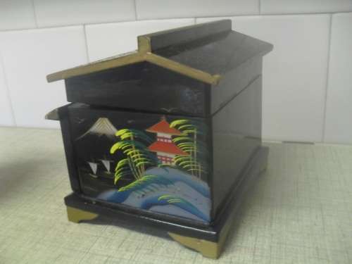*##a GORGEOUS JAPANESE MUSICAL JEWELLERY BOX - base 11x13x12cm high. FUJI WORKING MECHANISM
