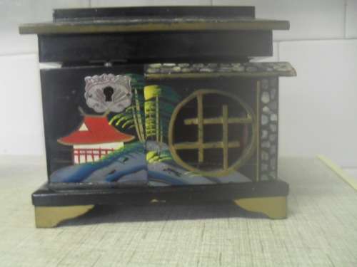 *##a GORGEOUS JAPANESE MUSICAL JEWELLERY BOX - base 11x13x12cm high. FUJI WORKING MECHANISM