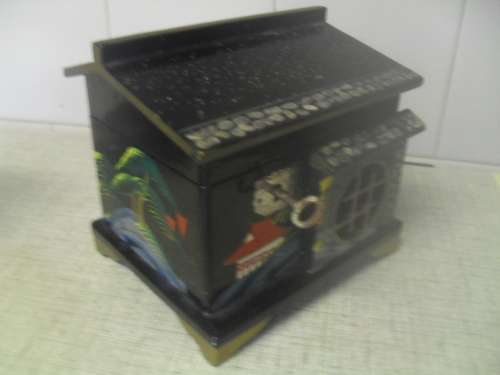 *##a GORGEOUS JAPANESE MUSICAL JEWELLERY BOX - base 11x13x12cm high. FUJI WORKING MECHANISM