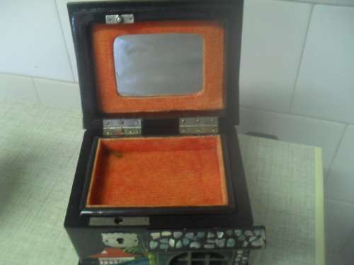 *##a GORGEOUS JAPANESE MUSICAL JEWELLERY BOX - base 11x13x12cm high. FUJI WORKING MECHANISM