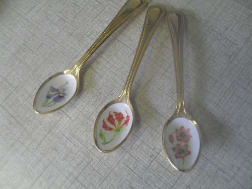 *#SPECIAL for 7 days ONLY#*  3x GOLD PLATED - 24K and ENAMEL BOWL TEA SPOONS. - JAPAN