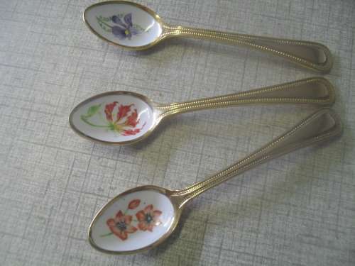 *#SPECIAL for 7 days ONLY#*  3x GOLD PLATED - 24K and ENAMEL BOWL TEA SPOONS. - JAPAN