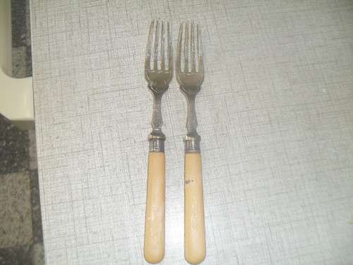 *.#2X VINTAGE SILVER COLLARED FISH FORKS -- looks like -JV  anchor lion S