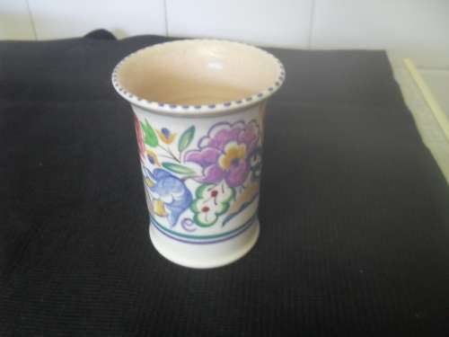 *VINTAGE POOLE - ENGLAND FLORAL VASE 10cm tall op 7cm base 6cm