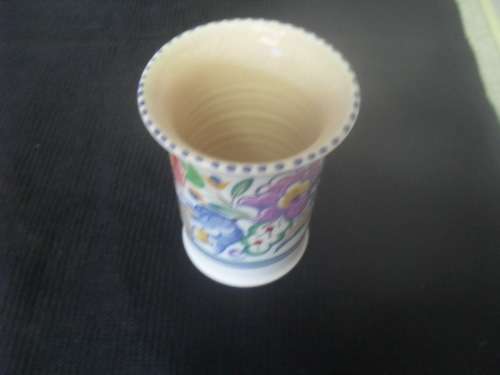*VINTAGE POOLE - ENGLAND FLORAL VASE 10cm tall op 7cm base 6cm