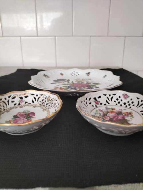 *#DRESDEN WALL PLATE & 2x BAVARIAN SCHUMANN TRINKET DISHES
