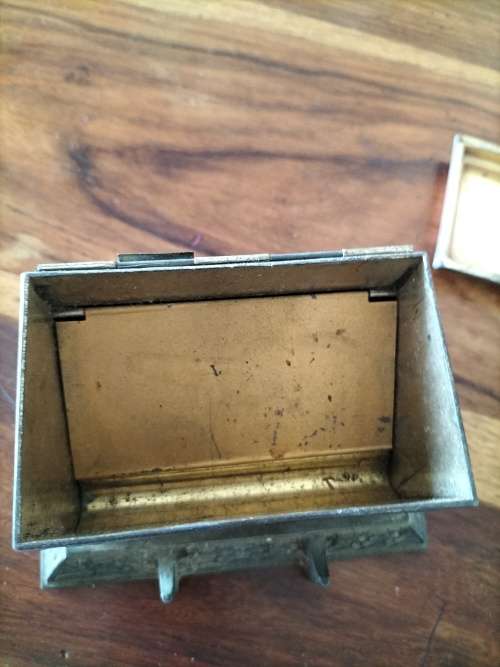 R30*## AN ANTIQUE METAL JAPANESE CIGARETTE DISPENSER - still dispenses