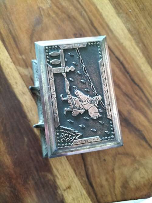 R30*## AN ANTIQUE METAL JAPANESE CIGARETTE DISPENSER - still dispenses
