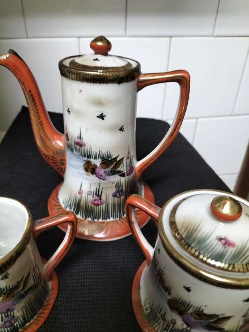 A VINTAGE ORIENTAL PORCELAIN TEA / COFFEE SET
