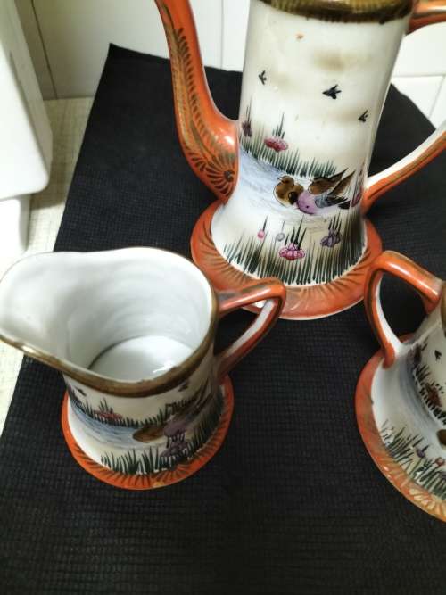 A VINTAGE ORIENTAL PORCELAIN TEA / COFFEE SET