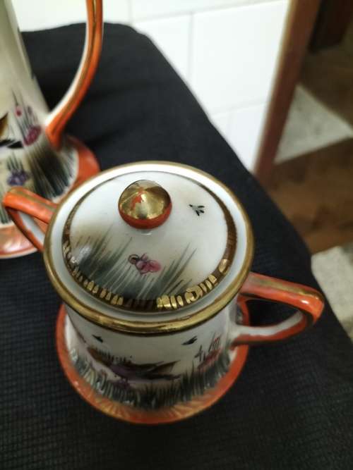 A VINTAGE ORIENTAL PORCELAIN TEA / COFFEE SET