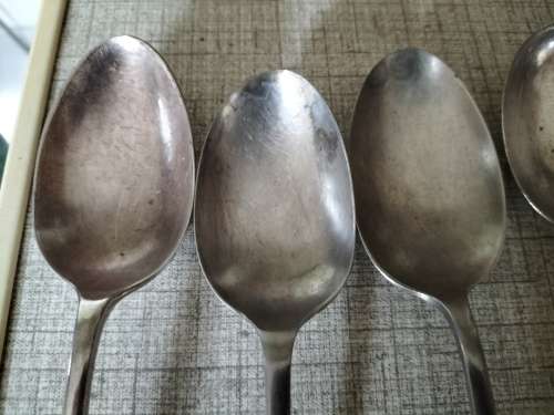 12x MIXED VINTAGE SPOONS AND FORKS