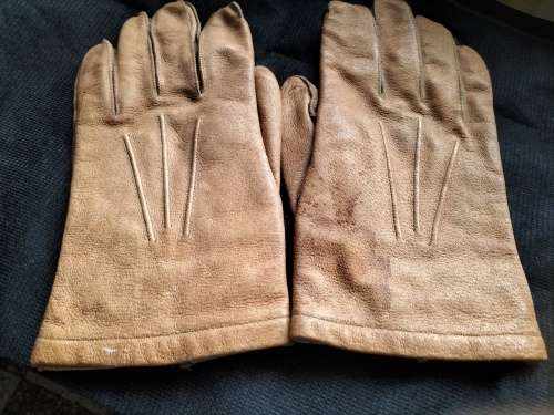 *#A PAIR of VINTAGE LEATHER MENS Hand Gloves