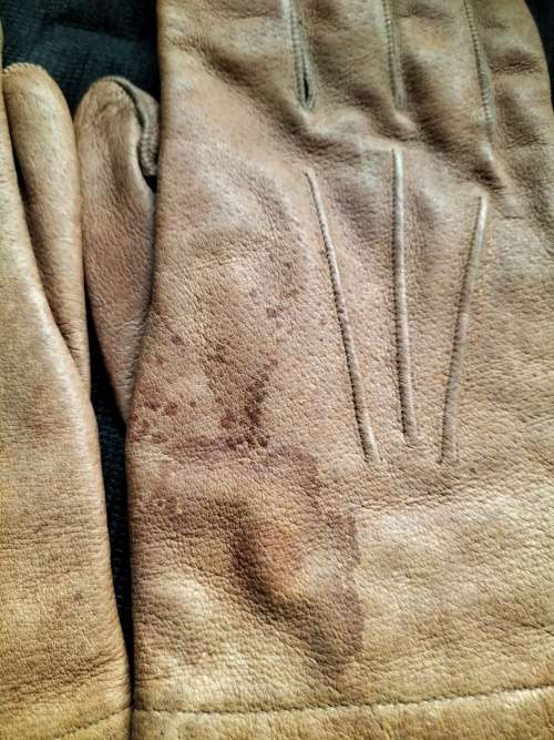 *#A PAIR of VINTAGE LEATHER MENS Hand Gloves
