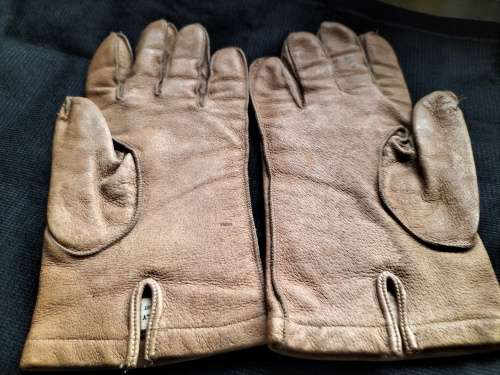 *#A PAIR of VINTAGE LEATHER MENS Hand Gloves