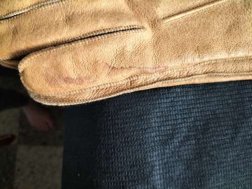 *#A PAIR of VINTAGE LEATHER MENS Hand Gloves