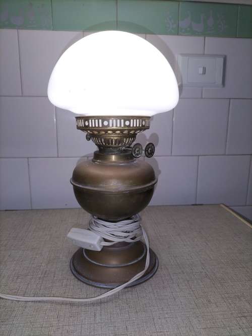 An ANTIQUE DUPLEX -ENGLAND BRASS Oil Lamp ELECTRIFIED