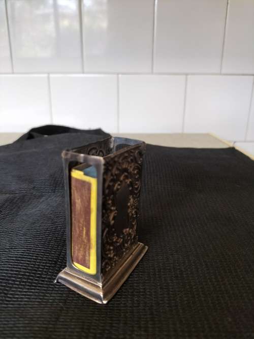 AN ANTIQUE SILVER MATCH BOX HOLDER  7x5x3cm