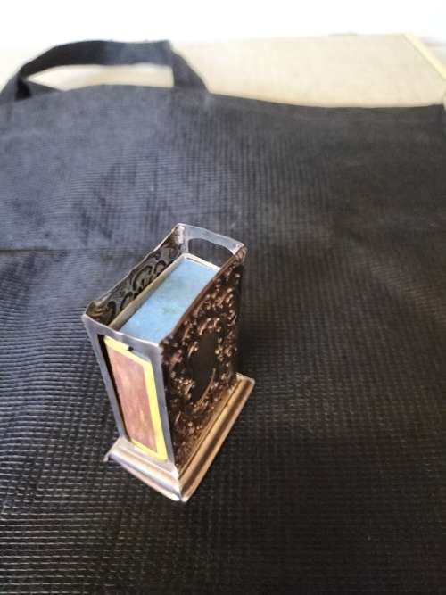 AN ANTIQUE SILVER MATCH BOX HOLDER  7x5x3cm