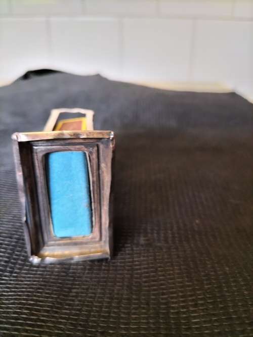 AN ANTIQUE SILVER MATCH BOX HOLDER  7x5x3cm