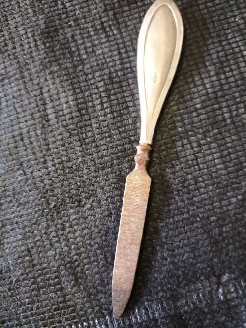 An ANTIQUE SILVER HANDLED LADIES MANICURE TOOL -NAIL FILE 12cm