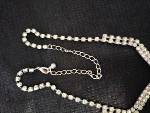 A GORGEOUS VINTAGE RHINESTONE LADIES NECKLACE/CHOCKER  24cm long