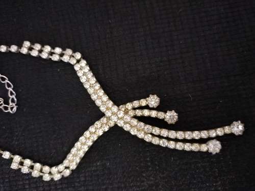 A GORGEOUS VINTAGE RHINESTONE LADIES NECKLACE/CHOCKER  24cm long