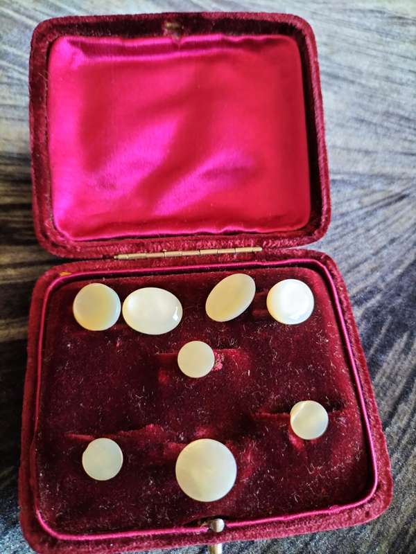 *An.ANTIQUE MOTHER OF PEARL WEDDING CUFFLINKS & COLLAR BUTTONS