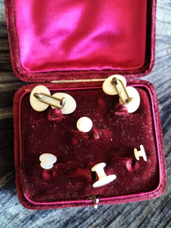 *An.ANTIQUE MOTHER OF PEARL WEDDING CUFFLINKS & COLLAR BUTTONS