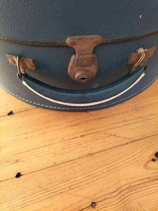*##A VINTAGE PARAGON ICONIC BLUE TRAVEL HAT SUITCASE.