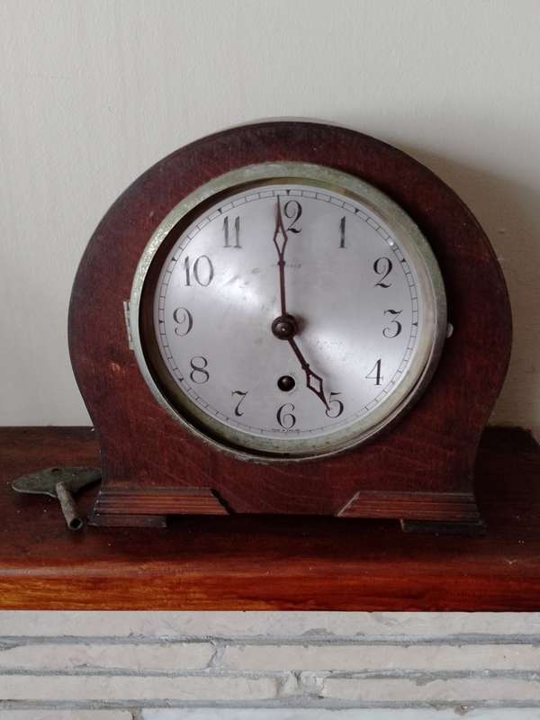 ANTIQUE PERIVALE WIND UP MANTEL PIECE CLOCK