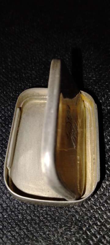 AN ANTIQUE SILVER MATCH BOX HOLDER  & STRIKER 7x5x3cm