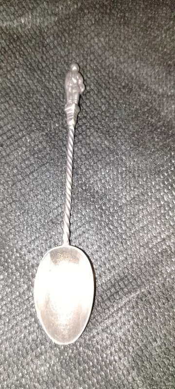 A SILVER ANTIQUE APOSTLE TEA SPOONS - 10.5cm long weight 9cm.  LION AND CROWN.
