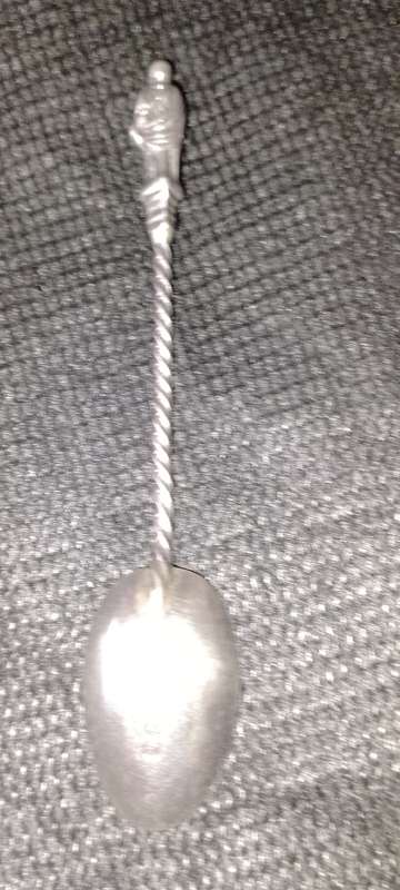 A SILVER ANTIQUE APOSTLE TEA SPOONS - 10.5cm long weight 9cm.  LION AND CROWN.