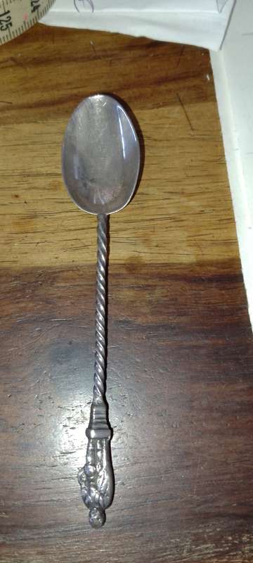 A SILVER ANTIQUE APOSTLE TEA SPOONS - 10.5cm long weight 9cm.  LION AND CROWN.