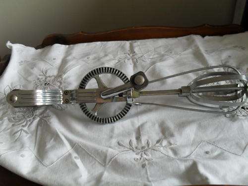 "THE REAL MCCOY" THIS VINTAGE PRESTIGE EGG BEATER BEATS EGG WHITES IN SECONDS!!!