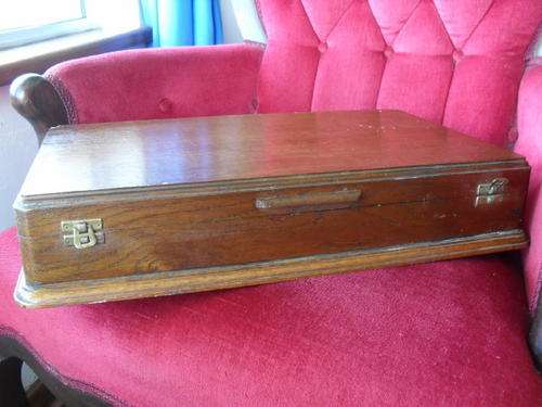 A VINTAGE WOODEN CUTLERY BOX