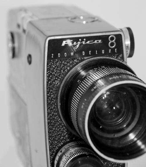 FUJICA 8 ZOOM 'DE LUXE' MOVIE CAMERA - C1960'S - WITH ORIGINAL CASE & MANUAL - SEE PHOTOS.