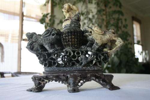 CHINESE SOAPSTONE INCENSE BURNER WITH FU DOG FINIAL IN VARIAGATED SOAPSTONE - EARLY 20th CENTURY