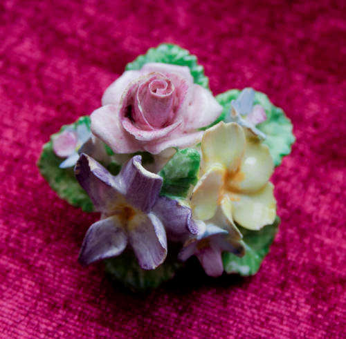 VINTAGE BONE CHINA BROOCH - c1970's - POSY CLUSTER OF FLOWERS