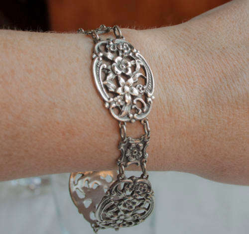 VINTAGE SILVER PLATE BRACELET - c1940'S - FLOWER MOTIF - SEE PHOTOS!