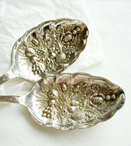 SET OF DECORATIVE SALAD SPOONS - EPNS - SCOTTISH THISTLE, ROSE & ACORN DESIGN - EXCELLENT CONDITION
