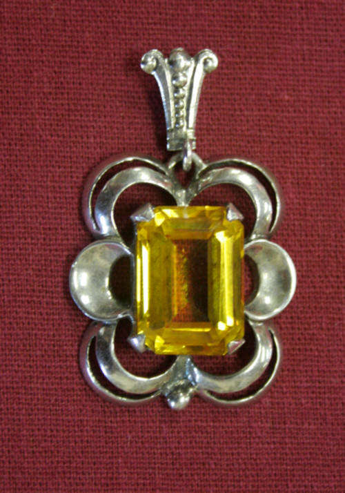 SILVER PENDANT WITH ELEGANTLY FRAMED DEEP CITRINE CENTERPIECE - c1960's
