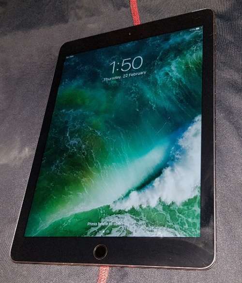 Super cool Apple IPAD AIR 2 32GB Wifi + Cellular **RETINA**