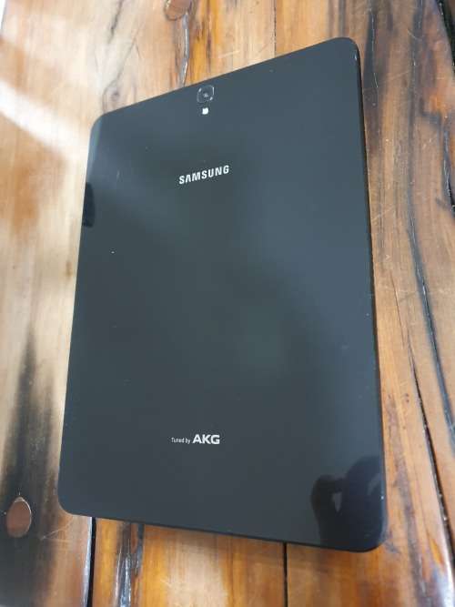 Excellent !!! Samsung Galaxy Tab S3 (9.7 inches Super AMOLED)