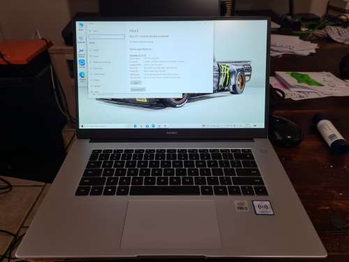 ><< Core i3 10110U 8GB RAM 256GB SSD